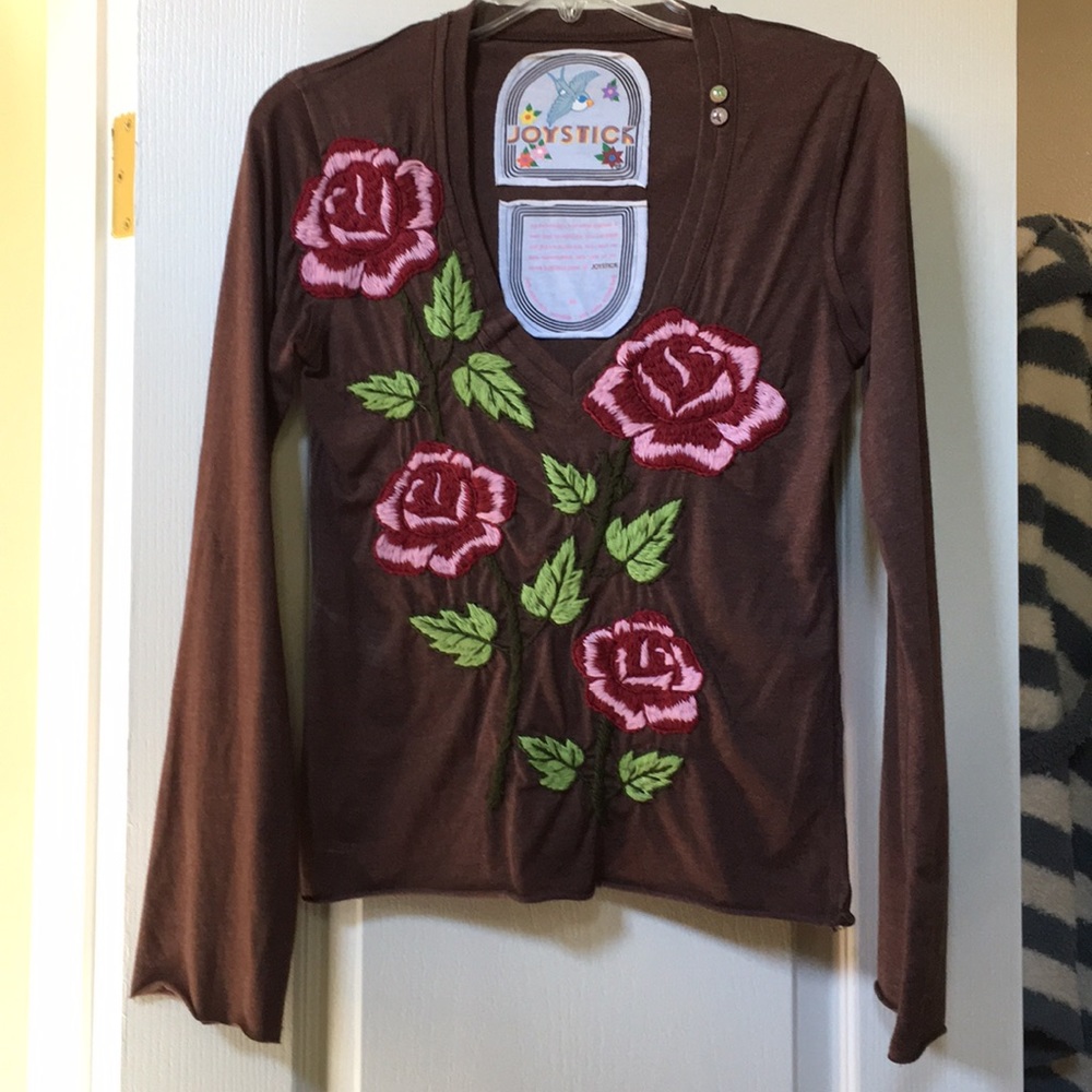 Joystick Embroidered brown with red roses.